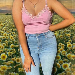 Pink crop topped flowered shirt 💫